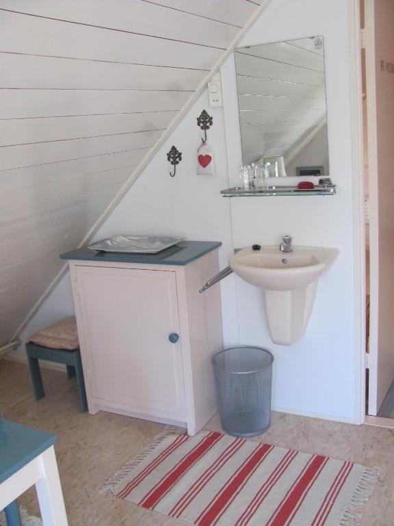 De Witte Wolk Bed & Breakfast Nieuw-Scheemda Стая снимка